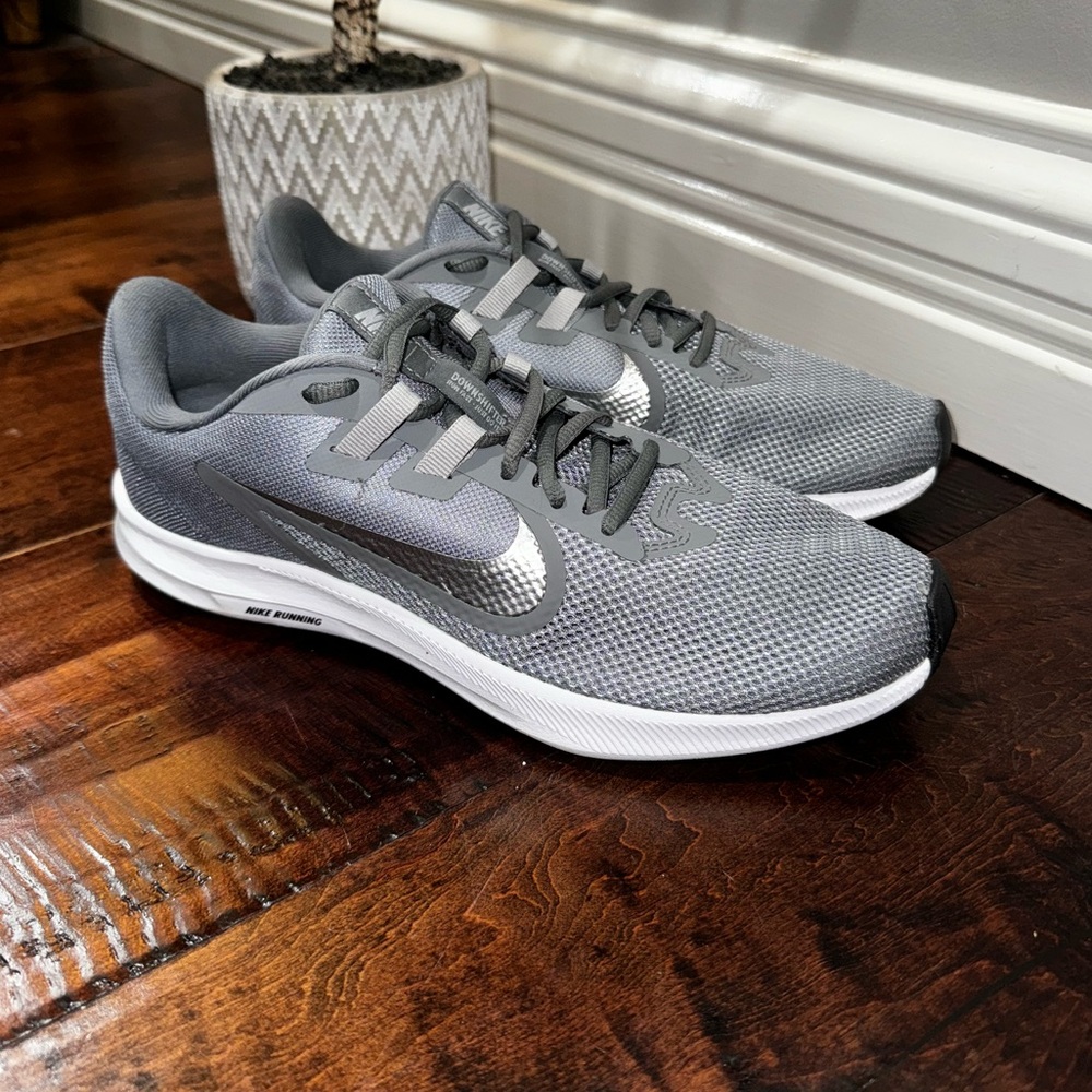 Women’s Nike Downshifter Tennis Shoes Sneakers Size 8.5 NEW!